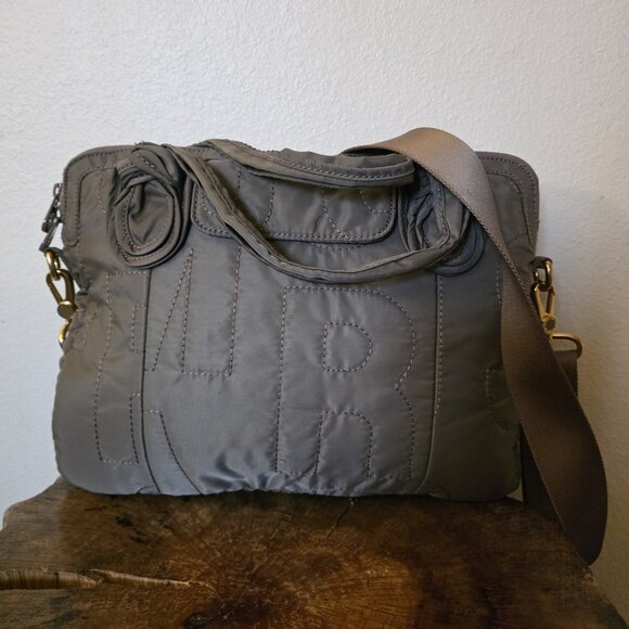 Marc by Marc Jacobs Quilted Nylon Laptop Bag Taupe Gray Gold Hardware Crossbody - Picture 15 of 16
